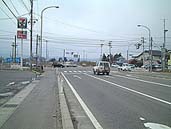 国道49号線の高瀬交差点から西方向を望む
