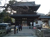 泉岳寺の山門