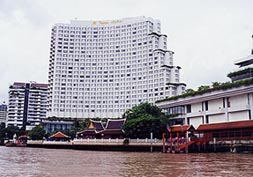 チャオプラヤー川沿いのホテル